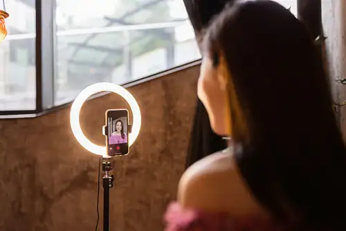 How OnlyFans became a billion-dollar platform: Business model, strategy, and lessons for SMBs